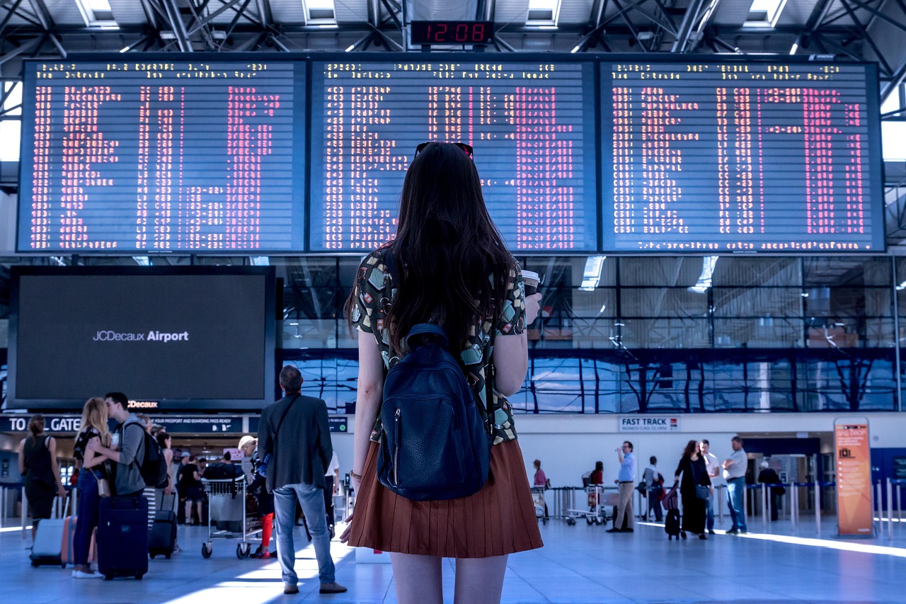How to Track Flight Prices and Book at the Right Time